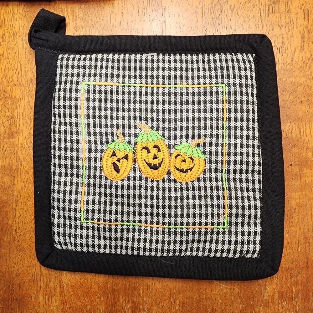 Halloween kitchen towels and pot holder set